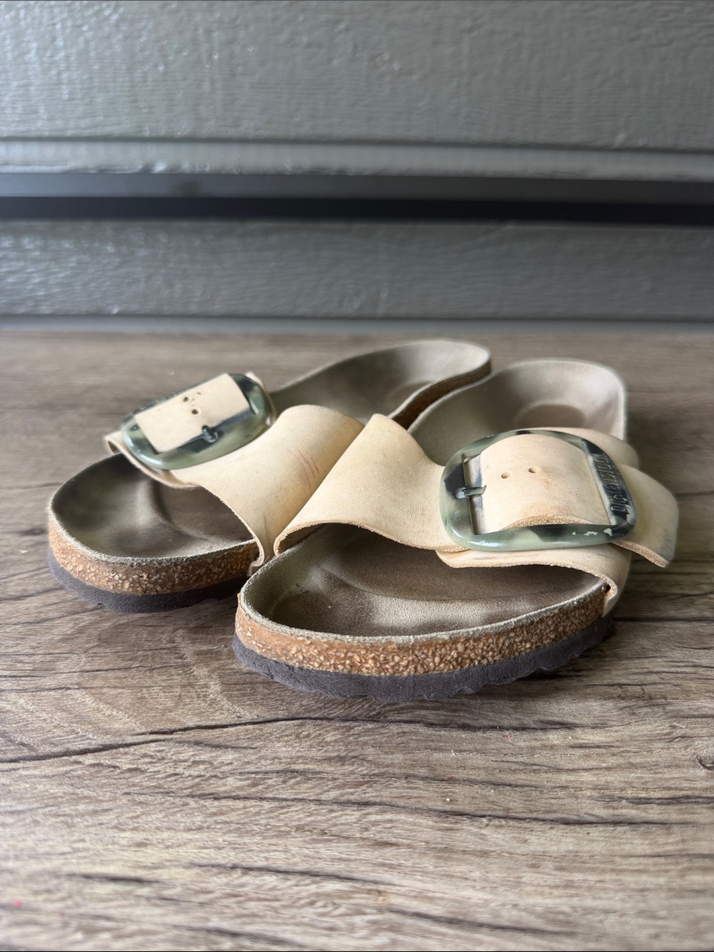 Birkenstock Women’s Cream Beige Narrow Buckle Slide Sandals size 39/ US 8.5